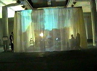 schemenhaft aufgel&ouml;ste Projektion